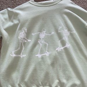 URBAN OUTFITTERS CREW NECK